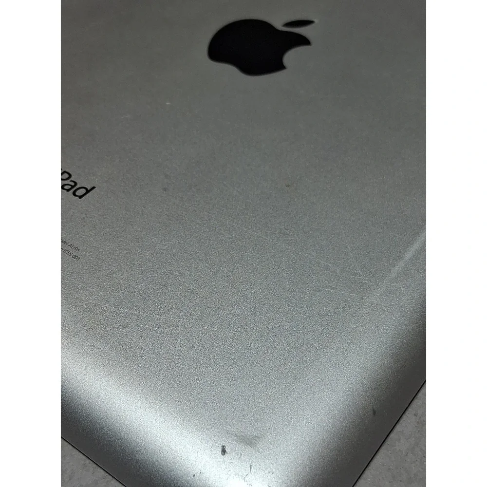 Apple iPad 2nd Gen 16GB WiFi Tablet  Model A1395 Silver/white